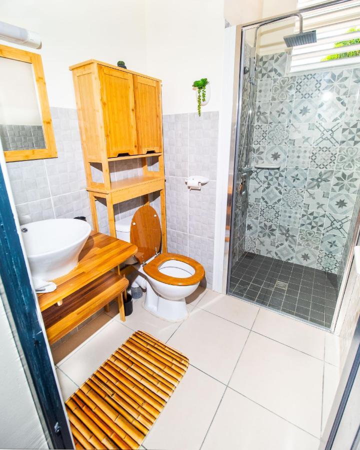 Evasion En Plein Coeur De La Ville T2 Jacuzzis Sauna Et Piscine Au Centre De Port-Louis Exteriör bild