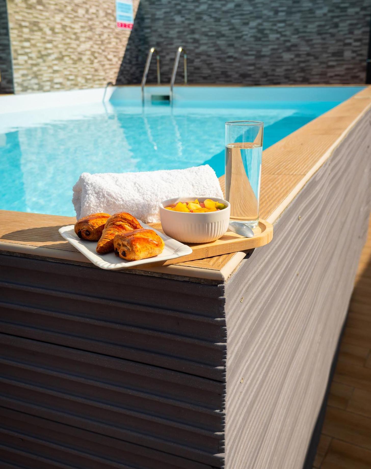 Evasion En Plein Coeur De La Ville T2 Jacuzzis Sauna Et Piscine Au Centre De Port-Louis Exteriör bild